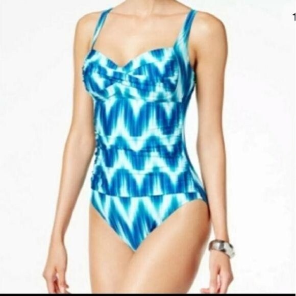 La Blanca New Wave Sweetheart Neckline Ruched Front Panel Swimsuit with Cups - Picture 2 of 9